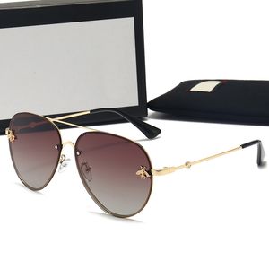 6 Färg lyxig designer solglasögon kvinna polariserad UV -skydd Drving Solglasman Man Bee Retro Rimless Sun Glasses Men Women Beach glasögon glasögon med låda och fodral