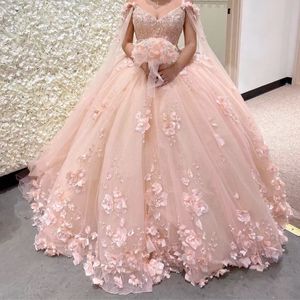 2022 Романтические светло -розовые 3D цветы Бальные платья Quinceanera Promse с мысом Caftan Caftan Caftan Beastan Long Sweet 16 плать