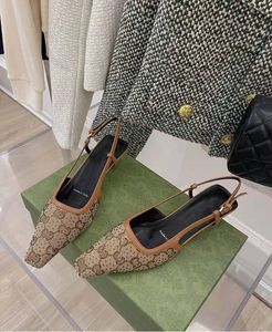 2022 Luxury Women's G Slingback Sandals Pump Aria Slingback Shoes presenteras i svart nät med kristaller glittrande motiv tillbaka