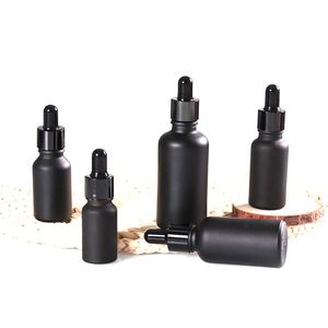 カスタムロゴラグジュアリー5ml 15ml 30ml 50ml 100mlマットブラックガラスエッセンシャルオイルセラム目ドロッパーボトル