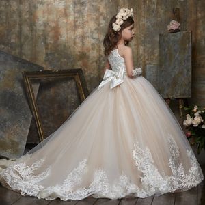 Satynowa koronkowa aplikacja Flower Girl Dress na przyjęcie weselne długie rękawy małe dzieci dziewczyny pierwsze suknie komunia