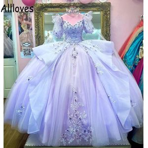 Charmante Puffärmel -Spitzen -Applikationen Quinceanera Dress Ballkleid mit Umhang abseits der Schulterperlen Rüschen Festzug süße 15 Kleider Abend Prom Kleider Formal Cl0481