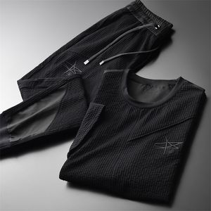 Minglu Black Mens مجموعات Tshirtpants التطريز الفاخرة الأكمام قصيرة الرجال مجموعات بالإضافة إلى الحجم 4XL Stripe Summer Man Sets 201109