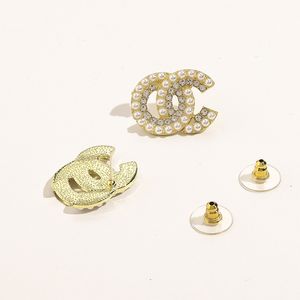 18K Gold plattierte Luxusdesigner Marke Doppelbuchstaben Hengst Ohrringe Geometrisch berühmte Frauen Einfacher Kristall Strass Perle Pendellon Earring Hochzeitsfeier Jewerlry