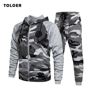 Men Camo Tracksuit Hooded Two Pieces Set Men Autumn Outerwear Sweatshirts Male JacketPants Set Sporting Clothing 201128