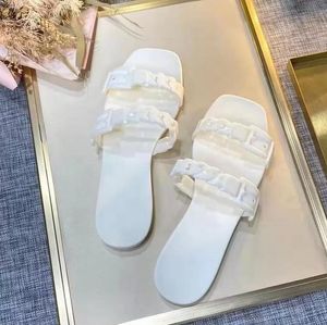 Flat Bottom Slippers Lady Designer Sandals Women Leisure Sand Beach Slipper Chain Buckle Latch Sandal Scrub Letter Outdoor Summer