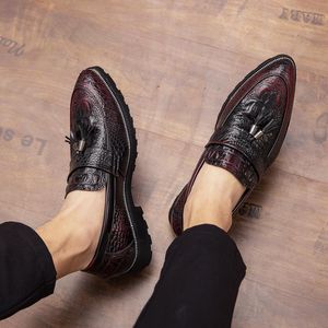 2022 autumn Newest designer shoes Luxury Brock carved tassel Embossed leather shoes Dress Party shoes