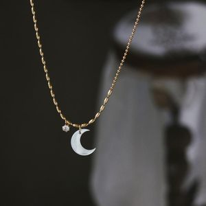 Pendant Necklaces Jewelry Natural White Shell Moon Claw Diamond Crescent Stitching Pearl Bead Necklace18K Gold-plated Stainless SteelPendant