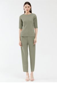 Kadınlar için iki parçalı pantolon pantolon takım elbise 45-75kg 2022 Yaz basit düz renk streç Miyake Pilded 2 ad