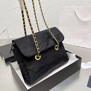 Luxurys Designers Nylon Bagsレディース2021ニューパラシュートチェーンクロスボディバッグレジャーワンショルダーショルダーバッグヴィンテージダイヤモンドチェーンストレイトートP