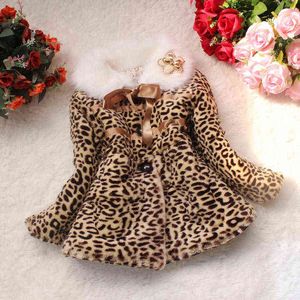 새로운 아기 소녀 코트 어린이 두꺼운 무거운 표범 패턴 코트 유아 달콤한 따뜻한 따뜻한 겨울 복장 아이의 옷 J220718