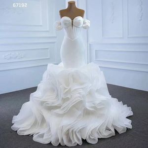 Sweep Zug Brautkleid Satin Trägerlos Saudi-Arabien Robe De Mariee Türkische Couture Dubai Maßgeschneiderte Brautkleider
