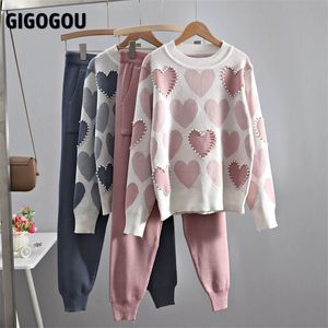 Gigogou Women Sweater 2 قطعة مجموعات أنيقة متماسكة التطريز حبة القلوب القلبية أعلى الربيع الحريم سروال الرياضة المسارات 210331