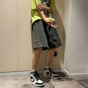 Koreansk stil sommarmens svart bred ben denim shorts mode casual baggy short jeans manliga kläder 220611