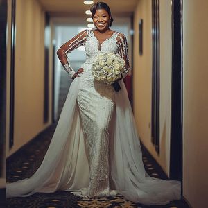 Afrikanische bescheidene Brautkleider in Übergröße, Juwelenperlen-Brautkleid, maßgeschneiderte Spitzenapplikationen, abnehmbare Schleppe, Hochzeitskleider für schwarze Mädchen
