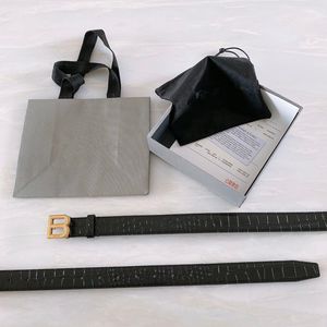 ファッションビジネスラグジュアリーレザーベルトデザイナー男性女性高品質の金とシルバーグレーの黒い滑らかなバックル幅3.2cmボックス