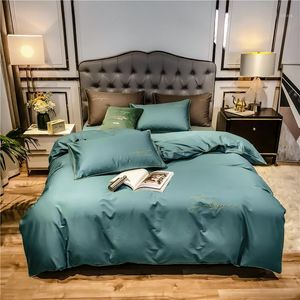 寝具セット2022 4ピースシンプルコットンダブルハミリーベッドシートキルトカバー刺繍入りツイル快適なライトブルー