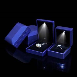 Torebki biżuterii Torby Luksusowe pudełko LED ze światłem dla miłośnika prezentu obrączka Wiselanta Wisijanie Karta do przechowywania pudełka biżuterii i opakowanie jewe