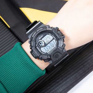 Orologio sportivo elettronico da uomo Orologio multifunzione da esterno con grande schermo sportivo Ultra sottile Orologi da lavoro in acciaio inossidabile