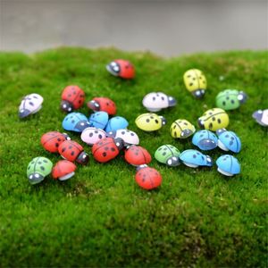 50 adet / paket Mini Reçine Ladybug Bahçe Tencere Minyatür Bitkiler Dekorasyon Peri Figürinler Mikro Peyzaj El Sanatları 220426