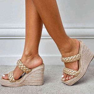 Nya kilskor för kvinnliga tofflor Fashion Handgjorda halmrep Weave Tjock Bottom Platform High Heels Sexy Golden Sandals 220530