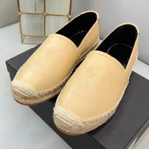 Classic Ladies Flat Sandals Summer Casual Straw Loafers Designer Leather Flat Beach Half Slippers Fisherman Canvas Shoes