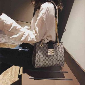 70% factory online sale handbag Bag female simple versatile lock chain bag atmosphere One Shoulder