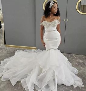2022 Simple Arabic African Mermaid Sexy Wedding Dresses Bridal Gowns Plus Size Off Shoulder Lace Appliques Crystal Beaded Ruffles Tiered
