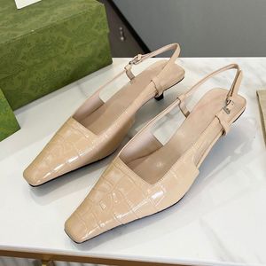 مصمم الصيف المرأة الصنادل أزياء الكعوب الحجم 35-42 مكتب جميل أحذية نسائية