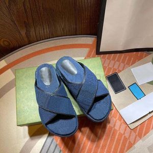 Kvinnor tofflor Fashion Paris Sandaler Summer Girls Beach Slides Flip Flops Loafers Sexig broderad svart vit röd grön blå hem011 07