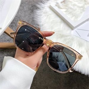 Summer Square Solglasögon för Lady Fashion Trendy Style Sun Glasses Vintage Shades S UV400 Protection Streetwear Eyewear 220620