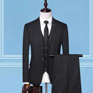 Ternos de estilo italiano da primavera para homens Marca de botão único traje de casamento de 3 peças Slim Fit Suit 201106