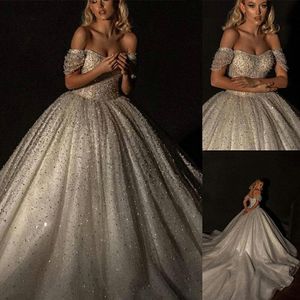 Perle di lusso Perline Abito da sposa Abito da sposa Puffy Off spalla Manica corta Paillettes Abiti da sposa Perline personalizzate Abiti da sposa in pizzo