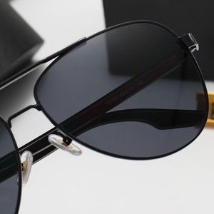 Luxus Pilot -Sonnenbrille Herren Hochwertige Metalltextur bequem zum Tragen glatten Linien Design Highlights Dynamic Linea Rossa Style Männliche Brille mit Kiste Fahren