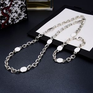 Tasarımcı Kolye Erkek Bilezik Charms Moda Gümüş Kolye Mektuplar Zincir Kolye Kadınlar için Düğün Luxurys Takı Seti 22040703R