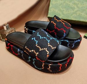 Moda damskie Sandały Kapcie Slajd Designer Luksusowe płaskie obcasy Flip Flip Flops Haftowane platforma gumowa skórzana skórzana buty 35-41 HH22-189