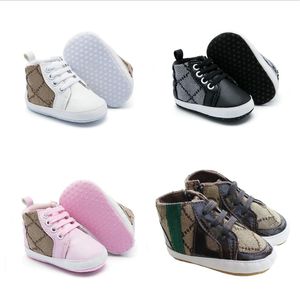 0-1 ålder barn designers First Walkers Newborn Baby Pojkar Flickor Småbarnsskor Spjälsäng Sneakers med mjuk botten