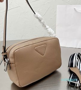 2022 Moda Üçgen Logo Omuz Çantası Crossbody Tote Ayarlanabilir Kayış Çantalar Tasarımcılar Çanta