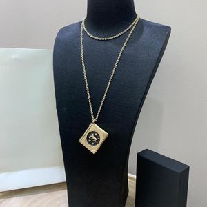 Kedjor chevalier d eon lejon bok halsband stjärna nummer för kvinna mode smycken bankettparty föremål