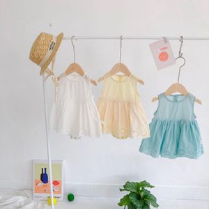 夏3色のベビーロンパーズフライングノースリーブホローアウトクライミングロンパン幼児の女の子の服0-24m