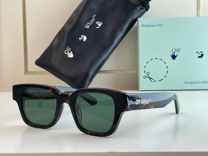 Solglasögon för kvinnor och män Summer Catwalk Style Oeri 018 Anti-ultraviolet Retro Shield Lens Plate Full Frame Fashion Gereglasses Random Box