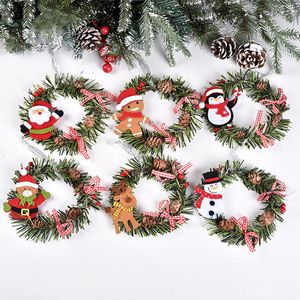 Ghirlande di fiori decorativi Ornamento di ghirlanda natalizia con pupazzo di neve Alce Decorazione pendente di Babbo Natale per ornamenti per porte finestre di casaDecorativo