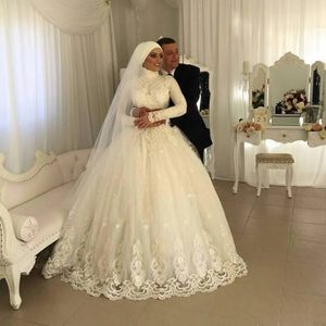 Abiti da sposa floreali classici in pizzo con perla Arabia Saudita Dubai Abito da sposa Manica lunga Principessa Kafan Abiti da sposa