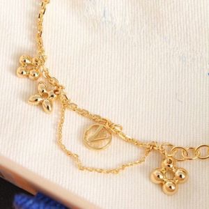 Golden four-leaf clover round letter L home women bracelet Link luxury designer double-layer hollow birthday gift jewelry does not fade