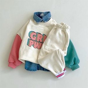 Höst Baby Sweatshirt Set Fashion Letter Print Tops + Byxor Suit Born Tracksuit Girls Klädsuppsättningar (säljs separat) 220326