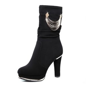 Inverno nuovo tubo corto stivaletti da donna spessi con stivali Fang fluenti botas in pelle casual testa tonda tacchi alti frangia 201106