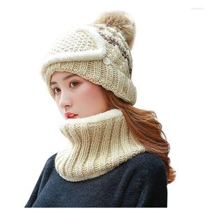 Beanie/Skull Caps Lavorato a maglia Hairball Berretti da donna Inverno Plus Lana spessa Bottone Copricapo femminile Paraorecchie Stile occidentale Moda Donna Skul