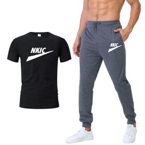 Männer Sets Sommer Laufschuhe Sport Trainingsanzüge Anzüge Marke Kleidung Gym Fitness Jogging Männer Sportswear-Set Zwei T Shirts Shorts s-2XL