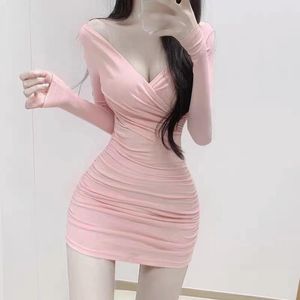 Lässige Kleider Mini Sommer weiße Strandkleid Frau Mode Tops sexy v Hals rosa dünne plissierte Körper enge Packung Hip Low geschnittene Mädchen Kurzes Kleidungska