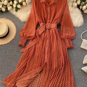 Vår och sommar Fransk Vintage Maxiklänning Solklänning Dam Långärmad Orange Polka Dot Chiffong Plisserade Klänningar Femme Robe 220419